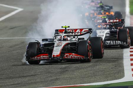Haas - Schon bei den Testfahrten entpuppte sich der VF-23 als echter Reifenfresser, in Bahrain bestätigte sich dieser Eindruck. Zwar lief es unter dem Strich besser als im Vorfeld befürchtet, doch wirklich schonend geht der Wagen offenkundig nicht mit den Pneus um. Das schränkt gleichzeitig die Optionen in der Strategie ein. Löst Haas das erste Problem, ist auch das zweite keins mehr.