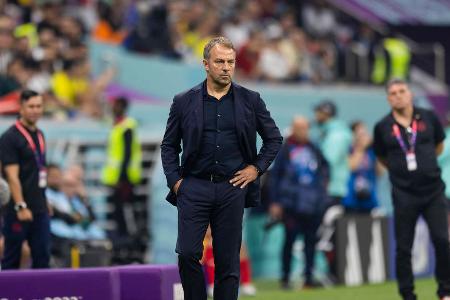 Das ist der erste DFB-Kader im Jahr 2023 - Am Freitag nominierte Hansi Flick das erste Aufgebot der deutschen Nationalmannschaft nach der WM und im Jahr 2023. Dabei zauberte der Bundestrainer gleich mehrere Überraschungen aus dem Hut. Arrivierte Stars vom FC Bayern und vom BVB fehlen dagegen. Der DFB-Kader zum Durchklicken: Das ist der erste DFB-Kader im Jahr 2023 - Am Freitag nominierte Hansi Flick das erste Aufgebot der deutschen Nationalmannschaft nach der WM und im Jahr 2023. Dabei zauberte der Bundestrainer gleich mehrere Überraschungen aus dem Hut. Arrivierte Stars vom FC Bayern und vom BVB fehlen dagegen. Der DFB-Kader zum Durchklicken: