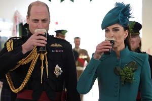 Prinz William und Prinzessin Kate lassen sich ein Guinness schmecken