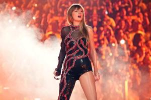 Taylor Swift feiert knapp vierstündigen Tour-Auftakt mit 80.000 Fans