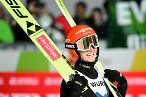 Althaus bei Skiflug-Premiere Dritte zur Halbzeit