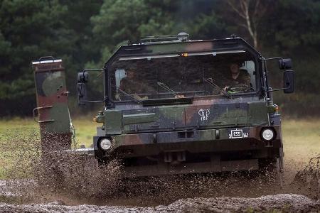 Bundeswehr Bergefahrzeuge Lkw