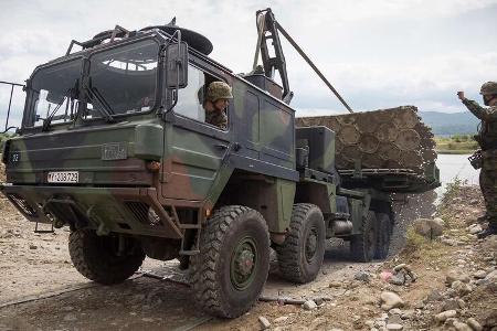 Bundeswehr Bergefahrzeuge Lkw