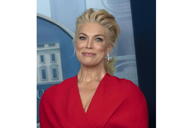 Hannah Waddingham hatte auf der Veranstaltung gut lachen - ihr steht demnächst ein noch größerer Auftritt bevor, denn sie ist eine der Moderator*innen beim diesjährigen Eurovision Song Contest in Liverpool.