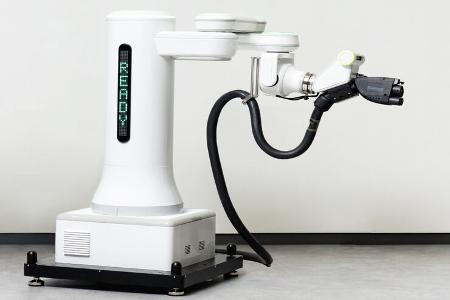 Hyundai Lade-Roboter: Dieser Kabelträger stöpselt automatisch ein