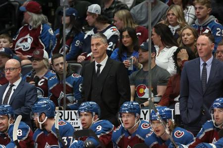 Stanley-Cup-Sieger Colorado verlängert mit Coach Bednar Stanley-Cup-Sieger Colorado verlängert mit Coach Bednar