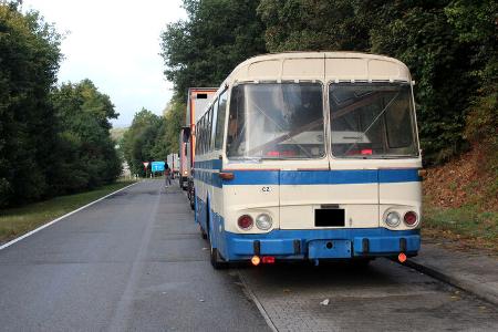 Reisebus als Auto-Transporter - Polizei Kaiserslautern - 2019