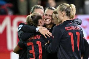 Bayern-Frauen stoßen Wolfsburg von der Tabellenspitze