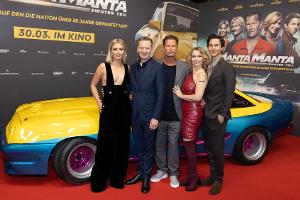"Manta Manta - Zwoter Teil"-Premiere: Luna Schweiger trägt nur Hose
