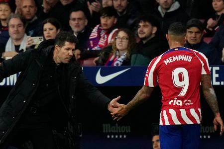 Atletico Madrid - Wie lange macht Diego Simeone noch bei Atlético Madrid weiter? Sein Vertrag läuft 2024 aus, aber auch ein Abschied im kommenden Sommer ist denkbar. Passen würde Nagelsmann zu dem Arbeiterverein aus der spanischen Hauptstadt aber eher nicht. Zu sehr ist der Kader auf den Defensiv-Fußball unter Simeone ausgerichtet. Die offensive Spielidee unter dem ehemaligen Bayern-Trainer wäre wohl zum Scheitern verurteilt.