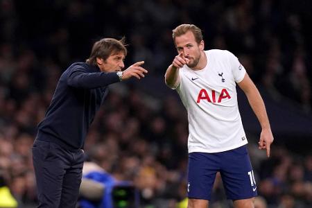 Tottenham Hotspur - Die Spurs sind nach der Entlassung von Antonio Conte auf Trainersuche. Die laufende Saison sollen zwei Interimstrainer beenden. Im Sommer könnte dann Nagelsmann übernehmen. Gespräche über eine Zusammenarbeit könnten zeitnah aufgenommen werden. Der Traditionsklub aus dem Norden Londons zählt somit zu den heißesten Anwärtern.