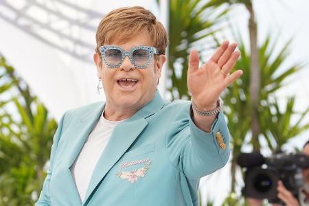 Elton Johns Fitnessroutine: Täglich durch den Pool laufen