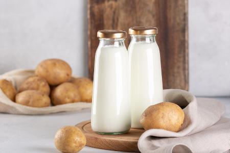 Kartoffelmilch: Was kann die neue pflanzliche Milchalternative?