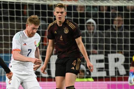 Matthias Ginter - Note: 4,0 - Schob vor dem 0:2 aus der Kette nach vorne. Machte so den Raum für Lukaku auf und bekam dann noch den Beinschuss von De Bruyne. Steigerte sein Defensivverhalten mit der Zeit aber merklich. Insgesamt noch der beste DFB-Verteidiger.