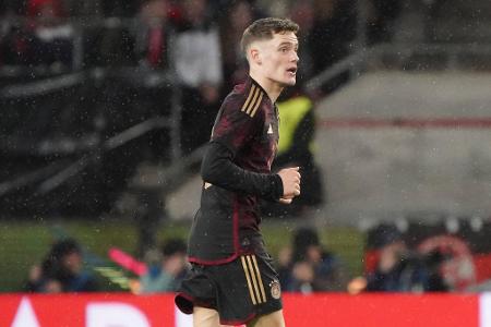 Florian Wirtz (bis 32.) - Note: 5,0 - Ließ die Intensität in den direkten Duell völlig vermissen und fand deshalb keinen Zugang in die Partie. Gewann in der ersten halben Stunde nicht einen einzigen Zweikampf, häufte stattdessen viele leichte Ballverluste an. Wurde schon vor der Pause vom Bundestrainer vom Feld genommen.