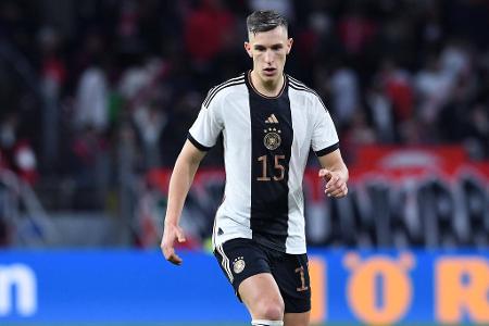 ABWEHR: Nico Schlotterbeck (Borussia Dortmund) - Note 2,0 - Hat seinen Platz im Kader und womöglich auch in der Anfangsformation gefestigt. Gegen Peru defensiv wie offensiv mit einer blitzsauberen Performance. Verletzte sich in der Schlussphase aber, verpasste dadurch das Belgien-Spiel. Darf sich trotzalledem als Gewinner fühlen.