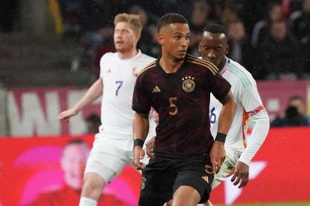 Thilo Kehrer (West Ham United) - Note 5,5 - Knüpfte im Nationaltrikot nahtlos an seine überwiegend schwachen Leistungen in England an. Nach einer späten Einwechslung gegen Peru rückte Kehrer gegen Belgien in die erste Elf - und ging komplett unter. Wurde von Gegenspieler Lukaku komplett dominiert, kam bei allen drei Gegentoren zu spät. In dieser Verfassung kein Thema für die DFB-Auswahl.