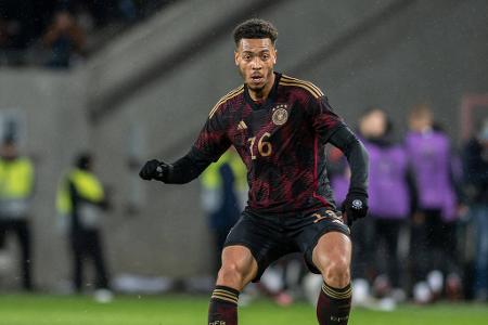Felix Nmecha (VfL Wolfsburg) - Note 3,0 - Erstmals dabei, feierte nach 90 Minuten auf der Bank gegen Peru schließlich im Belgien-Duell sein DFB-Debüt. Kam als Joker früh in die Begegnung, fiel dabei als spiel- und zweikampffreudiger Unruheherd durchaus positiv auf. Ein vielversprechender Einstand!