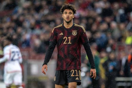 Kevin Schade (FC Brentford) - ohne Note - Flicks neuer Waffenspieler. Soll mit seinem irren Tempo gegnerische Abwehrreihen aufbrechen. Wurde zwei Mal in der Schlussphase eingewechselt, deutete sein enormes Potenzial dabei mehrmals an. Stark sein Assist zu Gnabrys Anschlusstreffer gegen Belgien. Darf gerne wiederkommen!