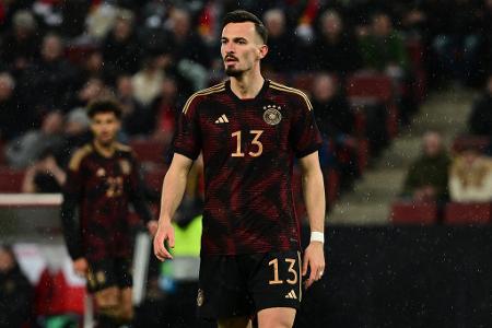 Mërgim Berisha (FC Augsburg) - ohne Note - Verdiente sich durch auffällige Leistungen in Augsburg seine erste Nominierung für das DFB-Team. Zuvor hatte FCA-Manager Stefan Reuter bereits mehrfach vehement seine Berücksichtigung gefordert. Gegen Peru und Belgien jeweils spät reingekommen, dabei durchaus ein belebendes Element.