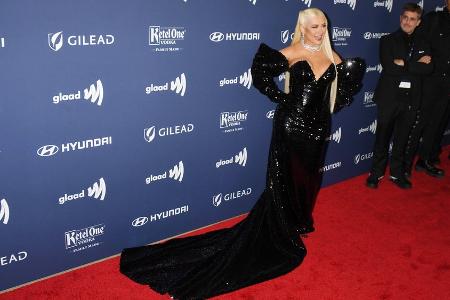 Christina Aguilera glitzert in spektakulärer Robe