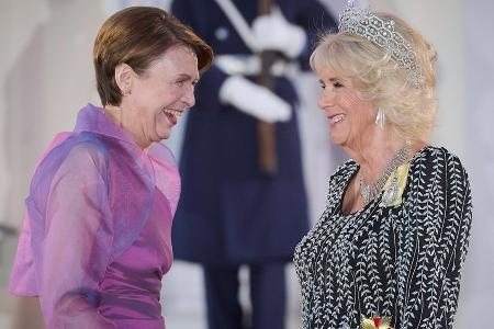 Erste Auslandsreise als Queen Consort: Camilla glänzt in Deutschland Erste Auslandsreise als Queen Consort: Camilla glänzt in Deutschland
