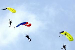 Fallschirmspringen: Erfolge für deutsches Para-Ski-Team