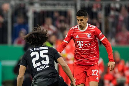 FC Bayern vs. SC Freiburg: Noten und Einzelkritik - Am Dienstag traf der FC Bayern im Viertelfinale des DFB-Pokals auf den SC Freiburg. Im ersten K.o.-Spiel unter Thomas Tuchel setzte es dort direkt eine herbe Enttäuschung. Durch einen späten Elfmetergegentreffer verlor der Rekordmeister mit 1:2. Alle Akteure in der Einzelkritik: FC Bayern vs. SC Freiburg: Noten und Einzelkritik - Am Dienstag traf der FC Bayern im Viertelfinale des DFB-Pokals auf den SC Freiburg. Im ersten K.o.-Spiel unter Thomas Tuchel setzte es dort direkt eine herbe Enttäuschung. Durch einen späten Elfmetergegentreffer verlor der Rekordmeister mit 1:2. Alle Akteure in der Einzelkritik:
