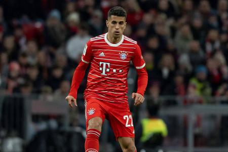 Joao Cancelo - Note: 2,5 - Rückte auf die linke Abwehrseite und bewies dort seine spielerischen Qualitäten. Zeigte viele technisch anspruchsvolle Aktionen und setzte gerade Sané häufig stark in Szene. Lieferte durchaus ein Bewerbungsschreiben für mehr Minuten.