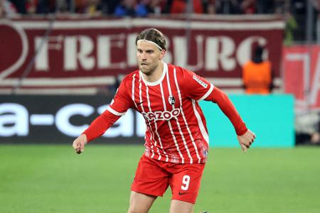 Lucas Höler - Note: 2,5 - Fand lange Zeit kaum ins Spiel und verlor viele Bälle. Stecke aber in keiner Spielphase auf und erfüllte seine Aufgaben mit großer taktischen Disziplin. Belohnte sich mit dem Elfmetertor für einen Aufwand und wurde so zum Freiburger Helden.