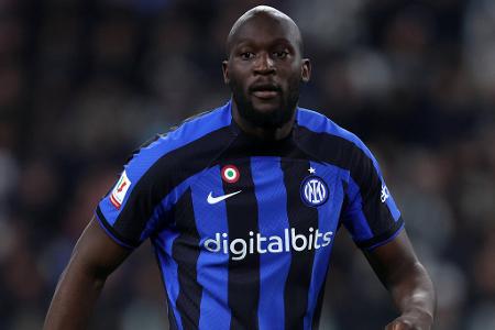 Romelu Lukaku (Inter Mailand) - War in den vergangenen Monaten oft verletzt und überzeugte nur selten. Vor ein paar Jahren wäre ein Wechsel nach München sicherlich interessant gewesen. Mittlerweile dürften andere Namen den Belgier klar überholt haben.