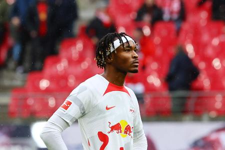 ABWEHR: Mohamed Simakan (bis 78.) - Note: 2,5 - Verteidigte in vielen Szenen mutig nach vorne. Traute sich am Ball ebenfalls viel zu. Leitete das 1:0 mit seinem Sturmlauf ein. Ließ später beim Timing etwas nach und war dann manchmal spät dran. Trotzdem mit vielen wichtigen Aktionen in der Absicherung.