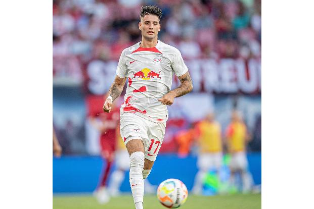 ANGRIFF: Dominik Szoboszlai - Note: 3,0 - Ließ früh einen Abstauber leichtfertig aus (5.), war auch danach unscheinbarer als Olmo und Werner in der Offensive. Ließ sich in den besten Phasen aber mitreißen. Aus der zweiten Reihe ein ständiger Gefahrenherd.