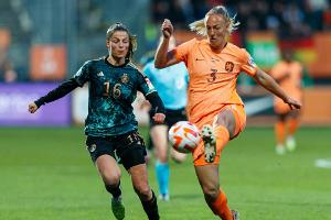 Starke Paraden, Lohmann trifft: DFB-Frauen gewinnen WM-Test
