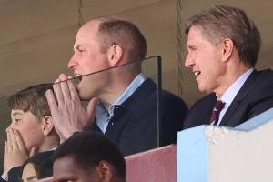 Prinz William feuert mit Prinz George sein Lieblingsfußballteam an