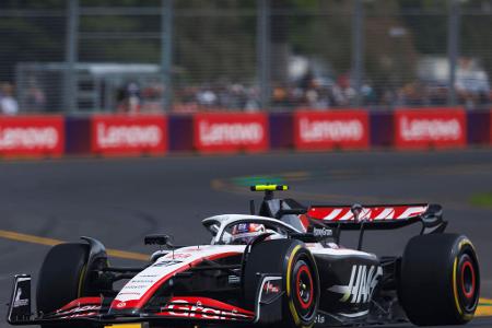 Nico Hülkenberg (Haas) - Note 2,0 - Vor dem Deutschen kann man nur den Hut ziehen. In allen drei Rennen startete er aus der Top 10. Zwar reichte es nur in Melbourne zu Punkten, in Bahrain hatte er jedoch Pech, als sein Flügel schon in der ersten Runde beschädigt wurde. In Saudi-Arabien lief es ebenfalls unglücklich, weil Hulk vor dem Safety Car reingeholt wurde und deshalb Positionen verlor. Seinen Teamkollegen hat der Deutsche aber im Griff.