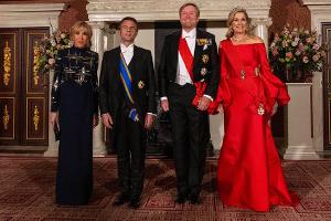 Königin Máxima bezaubert in roter Wow-Robe