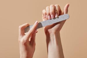Naked Nails: So gelingen perfekt gepflegte Nägel