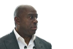 Medien: NBA-Legende Johnson gibt Angebot für NFL-Klub ab