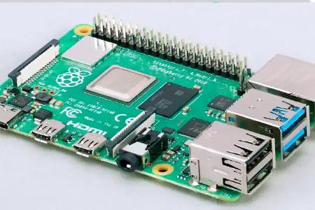Langer Weg zur aktuellen vierten Generation: Der Raspberry Pi 4 liefert genügend Rechenpower und schnelle Schnittstellen für Serveranwendungen.