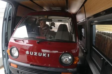 Suzuki Every im Mercedes Sprinter (Winnebago Adventure Wagon)