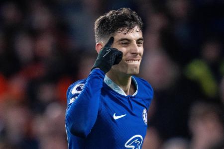 Kai Havertz | 23 | FC Chelsea - Holt Thomas Tuchel seinen ehemaligen Chelsea-Schützling zum FC Bayern? Zwar soll Havertz immer wieder in München diskutiert worden sein. Der Umstand, dass er kein 'echter Neuner' ist, soll den Verein bisher aber abschrecken. Im Vergleich zu den übrigen Kandidaten fällt der DFB-Star daher ab, denn Allrounder gibt's an der Säbener Straße schon genug.