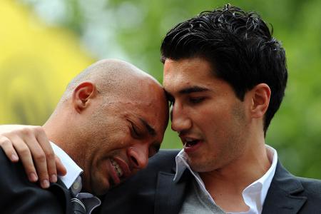 Emotionale Meisterfeier - Die Meisterfeier wird zu einem Wechselbad der Gefühle für den Verteidiger. Besser kann man sich nach 13 Jahren wohl nicht verabschieden.