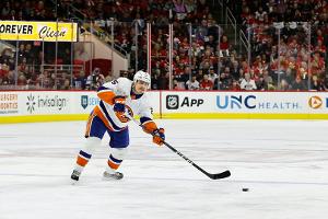 Slapstick in der NHL: Aho trifft ins eigene Tor