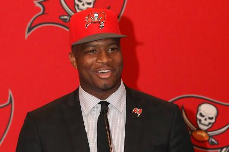 2015: Jameis Winston - 2015 hatten die Tampa Bay Bucceneers das Recht des ersten Picks. Man entschied sich für Jameis Winston. Der Quarterback war insgesamt nicht konstant genug. Im April 2020 wechselte er zu den New Orleans Saints, die ihn 2021 zum Starting-Quarterback ernannten. Seine hohe Verletzungsanfälligkeit zwang Winston allerdings auch in Louisiana häufig zum Pausieren.
