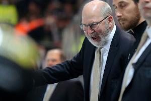Meistertrainer Jackson lässt Zukunft offen