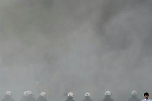 Krawalle in Griechenland: Olympiakos-Fans stürmen Platz