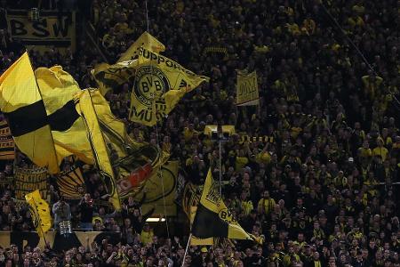 FC Bayern oder BVB - wer wird deutscher Meister? - Borussia Dortmund durchbricht die zehn Jahre andauernde Meisterserie des FC Bayern. Nach einer Saison mit vielen Aufs und Abs, setzt sich der BVB letztlich mit einem Punkt Vorsprung durch und darf die Schale um den Borsigplatz kutschieren.