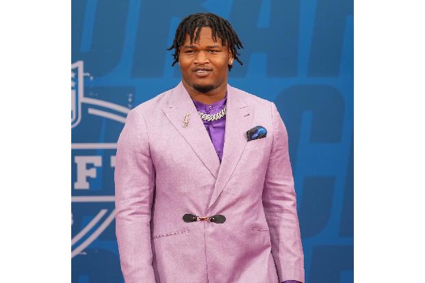 Carter fällt auf neunte Position - Defensive Tackle Jalen Carter gilt als eines der größten Talente der diesjährigen Draft-Klasse. Nach den Negativschlagzeilen der vergangenen Wochen fällt der 22-Jährige aber bis an die neunte Stelle zurück, wo letztlich die Philadelphia Eagles zuschlagen.