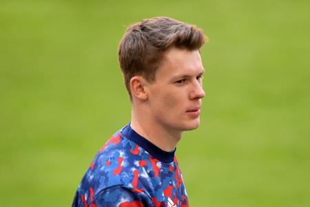 Alexander Nübel (ablösefrei vom FC Schalke 04) - Salihamidzics Plan, Nübel im Schatten von Manuel Neuer zur neuen Nummer eins des FC Bayern aufzubauen, ging bislang schief. Nachdem der Schlussmann keine Spielanteile bekam, wurde er zur AS Monaco verliehen. Im Sommer steht zwar eine Rückkehr an. Nübel betonte aber bereits, dass er nur für die Münchner spielen wird, wenn er auch Einsatzzeiten bekommt.